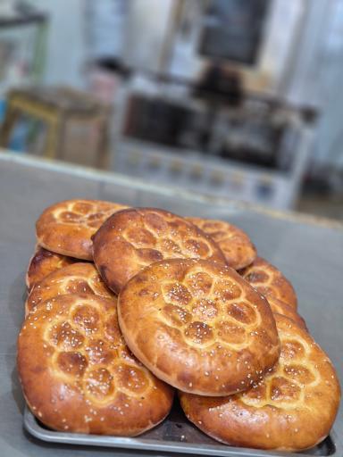 نان و شیرینی امیر