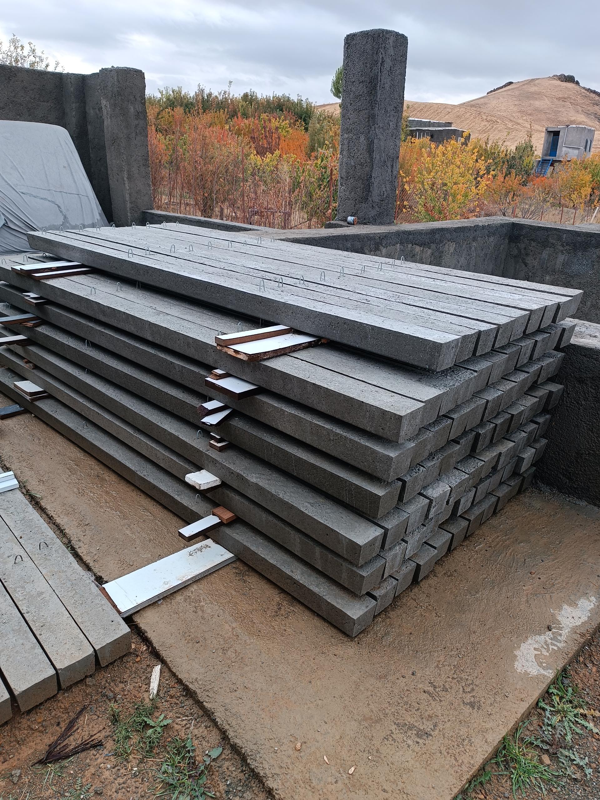 عکس کارگاه تولیدی پایه فنس بتنی کیانوش امجدی 