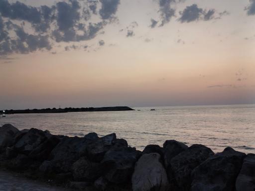 عکس ساحل سنگی