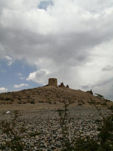 عکس قلعه تاریخی حاجی آباد