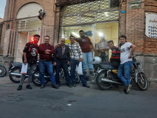 عکس پیک موتوری قاصد تبریز