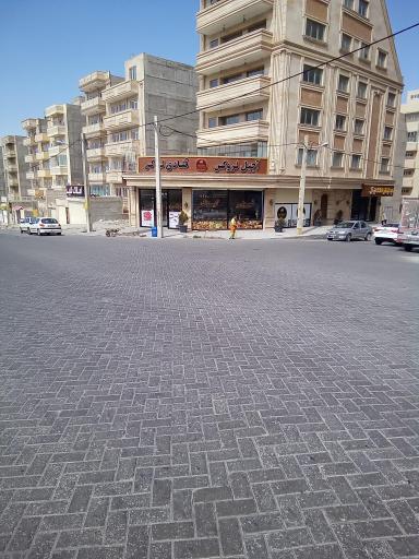 عکس قنادی لروکس 
