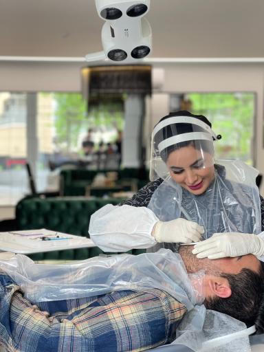 عکس کلینیک دندانپزشکی زیبایی دکتر لیلا طباطبایی