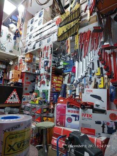 عکس رنگ و ابزار صنعتکده 