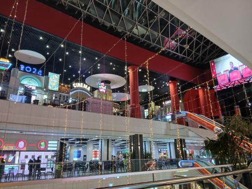 عکس مجتمع تجاری نیایش مال