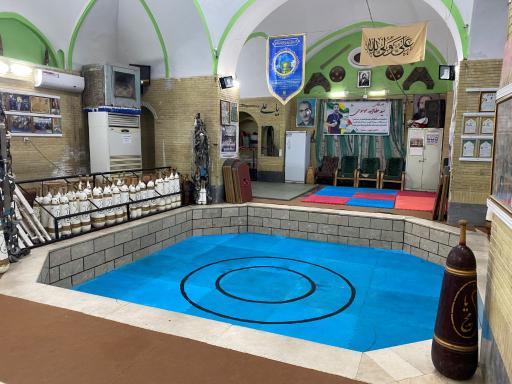 آکادمی پهلوانی و زورخانه‌ای پهلوان خیامیان 