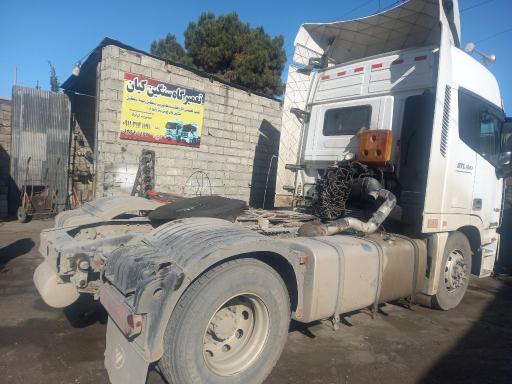 عکس تعمیرگاه دانگ فنگ و فوتون کیان