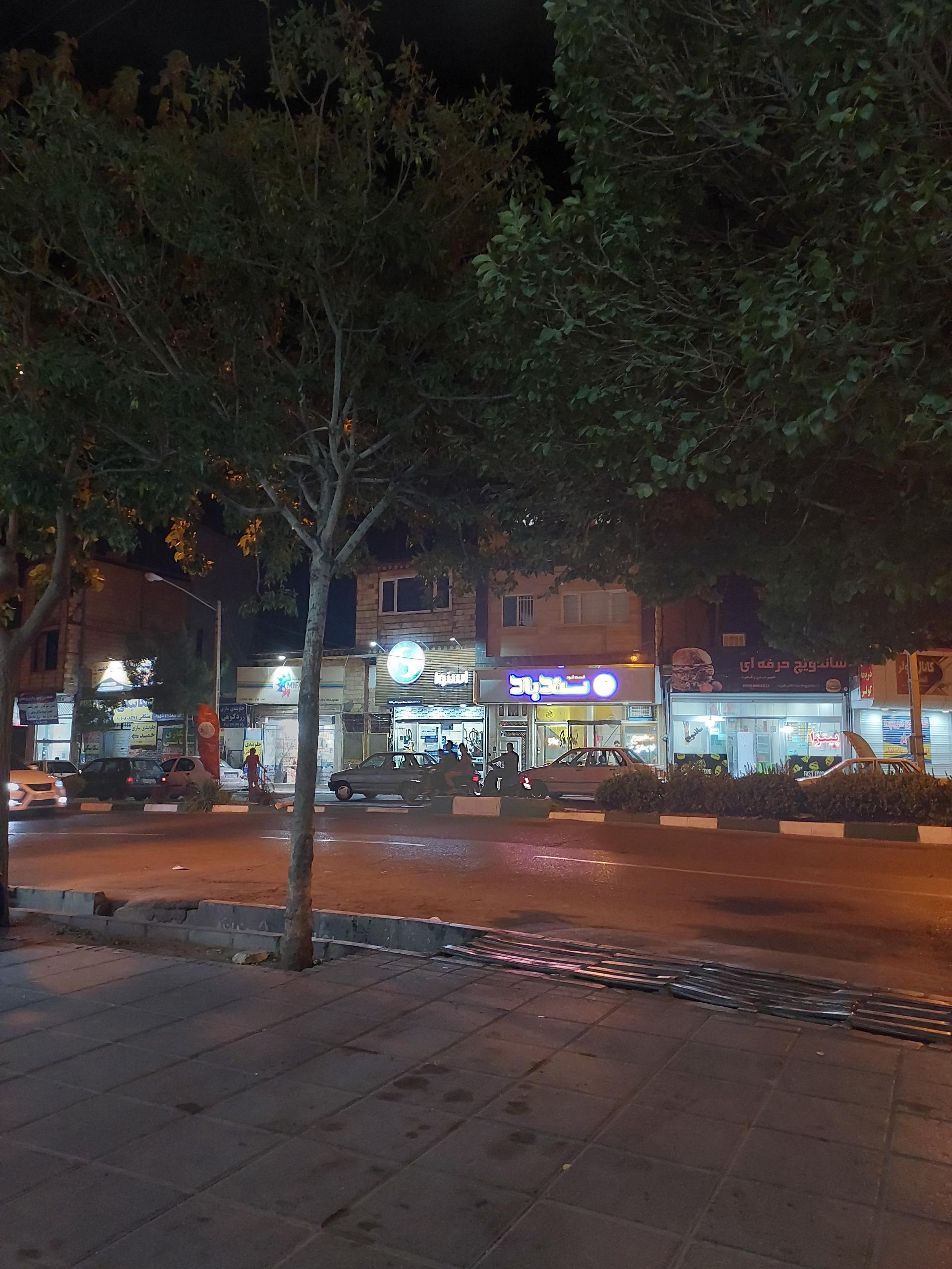 عکس فروشگاه زنجیره ای اسنوا