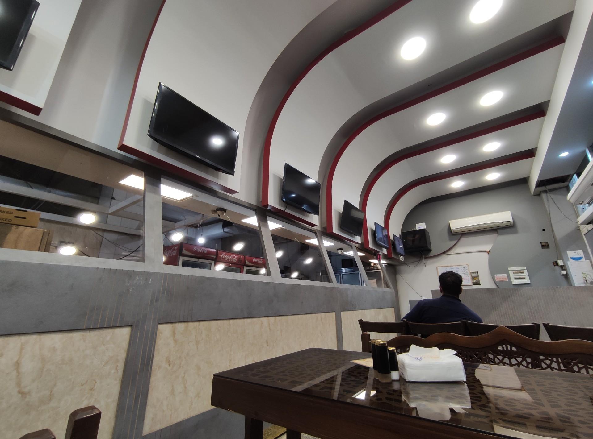 عکس رستوران لقمه طلایی