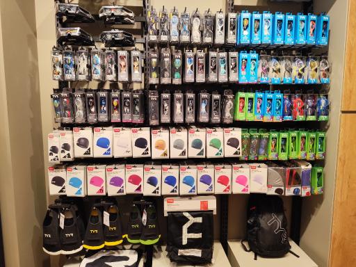 عکس فروشگاه ورزشی اونلی اسپرت