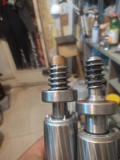 عکس تعمیر و فروش قطعات جک پارکینگی امید