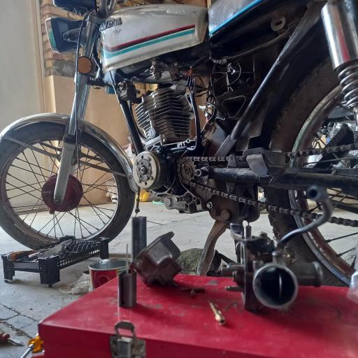 عکس تعمیر گاه موتور سیکلت مقنی زاده 