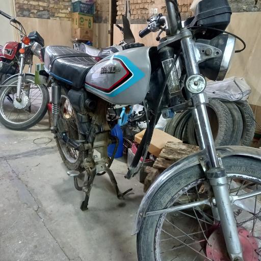 عکس تعمیر گاه موتور سیکلت مقنی زاده 
