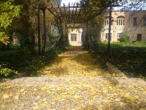 عکس عمارت و باغ رحیم آباد