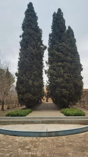 عکس عمارت و باغ رحیم آباد