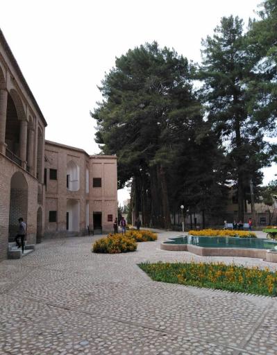 عکس عمارت و باغ رحیم آباد