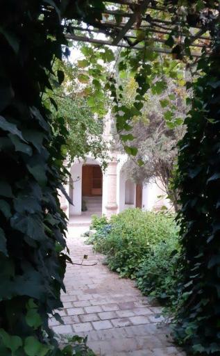 عکس عمارت و باغ رحیم آباد