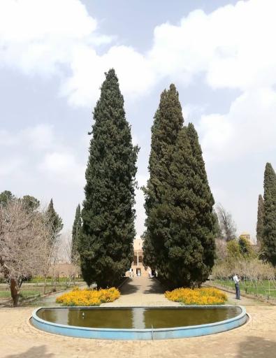 عکس عمارت و باغ رحیم آباد