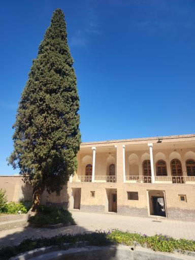عکس عمارت و باغ رحیم آباد