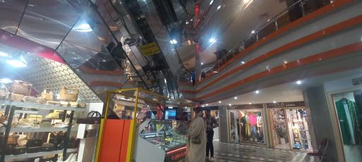 عکس مرکز خرید میلاد