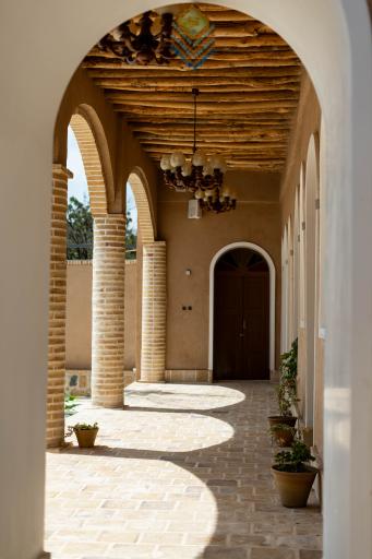 عکس عمارت مهاجر 