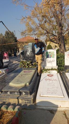 عکس آرامگاه مهرداد میناوند