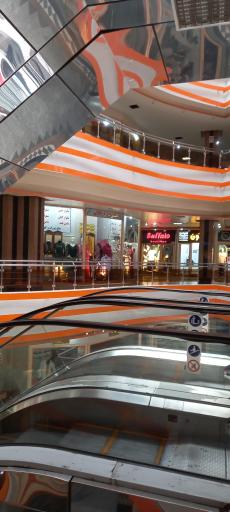 عکس مرکز خرید میلاد