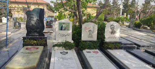 عکس آرامگاه مهرداد میناوند