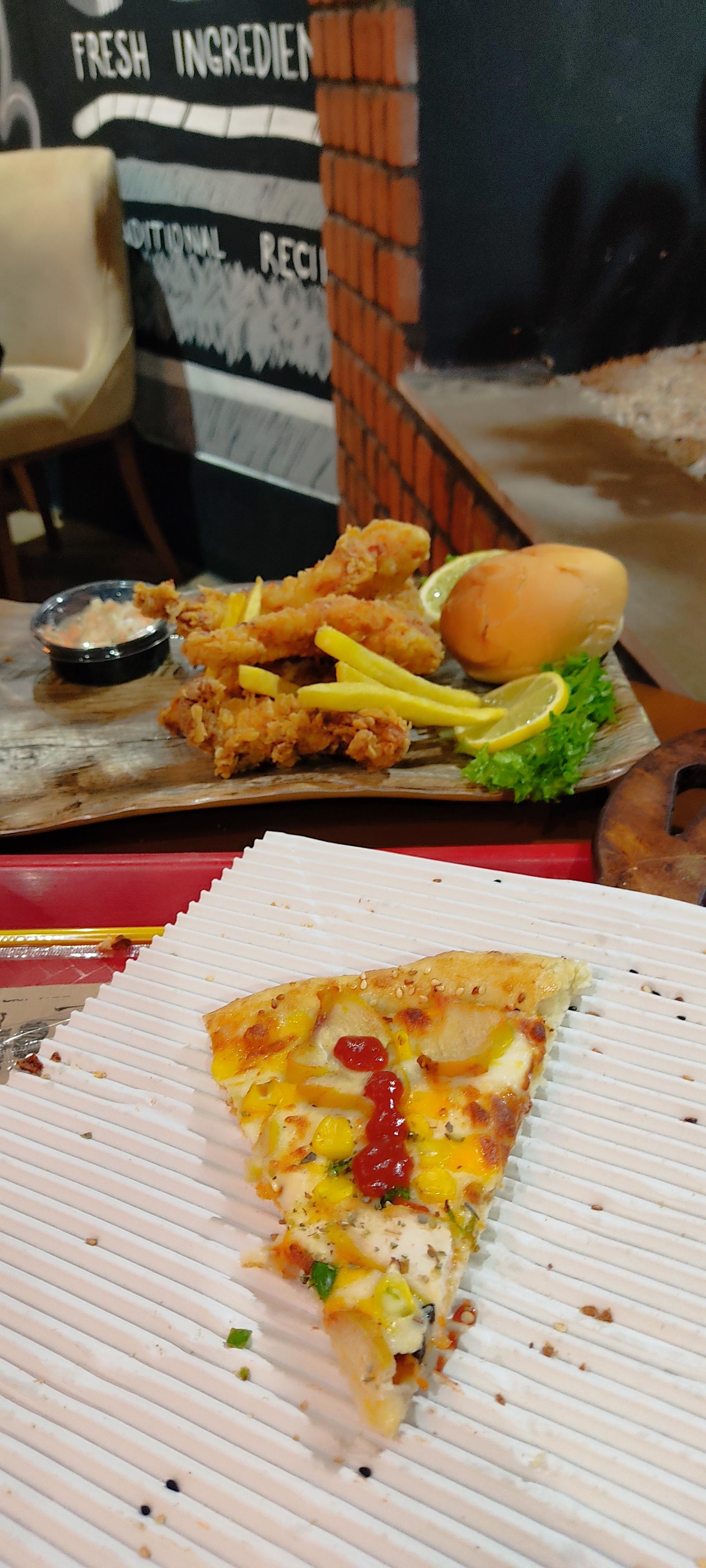 عکس فست‌فود زعفران طلایی 