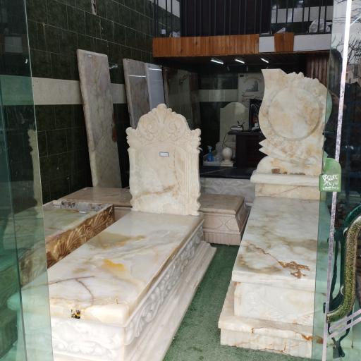 عکس سنگ مزار آوان