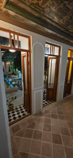 عکس عمارت تاریخی کازرونیان