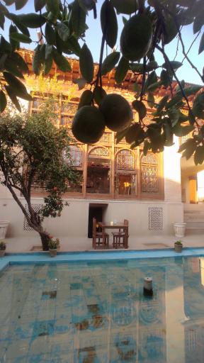 عکس عمارت تاریخی کازرونیان