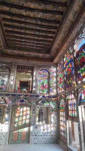 عکس عمارت تاریخی کازرونیان