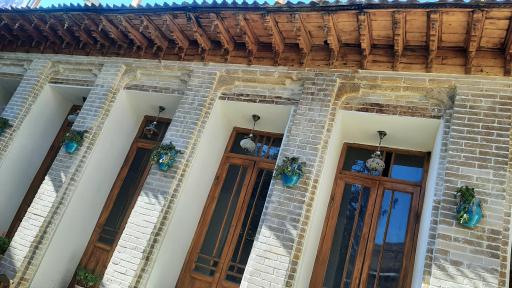 عکس عمارت تاریخی کازرونیان
