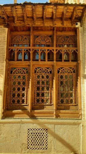 عمارت تاریخی کازرونیان