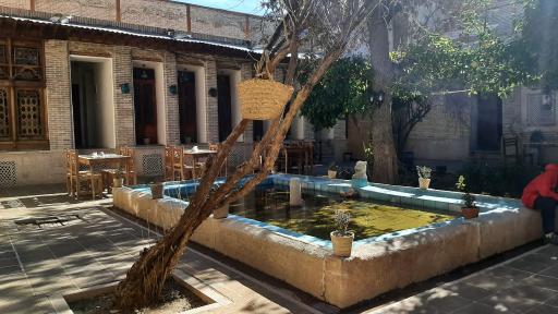 عمارت تاریخی کازرونیان