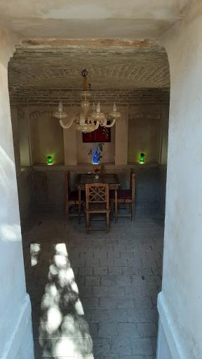 عکس عمارت تاریخی کازرونیان