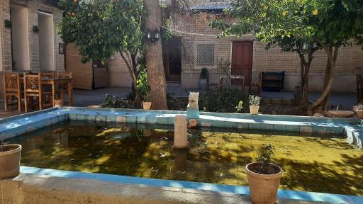 عکس عمارت تاریخی کازرونیان