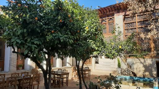 عمارت تاریخی کازرونیان
