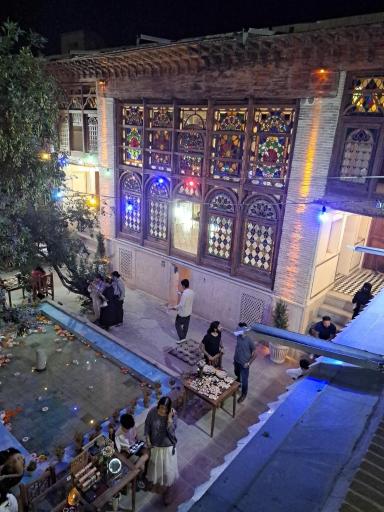 عکس عمارت تاریخی کازرونیان