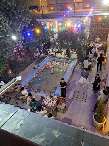 عکس عمارت تاریخی کازرونیان