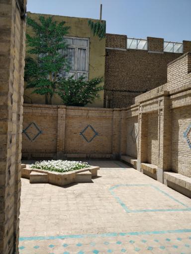 عکس پاتوق محله بالا خیابان