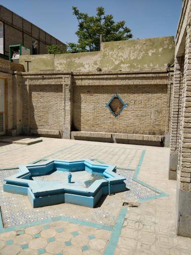 عکس پاتوق محله بالا خیابان