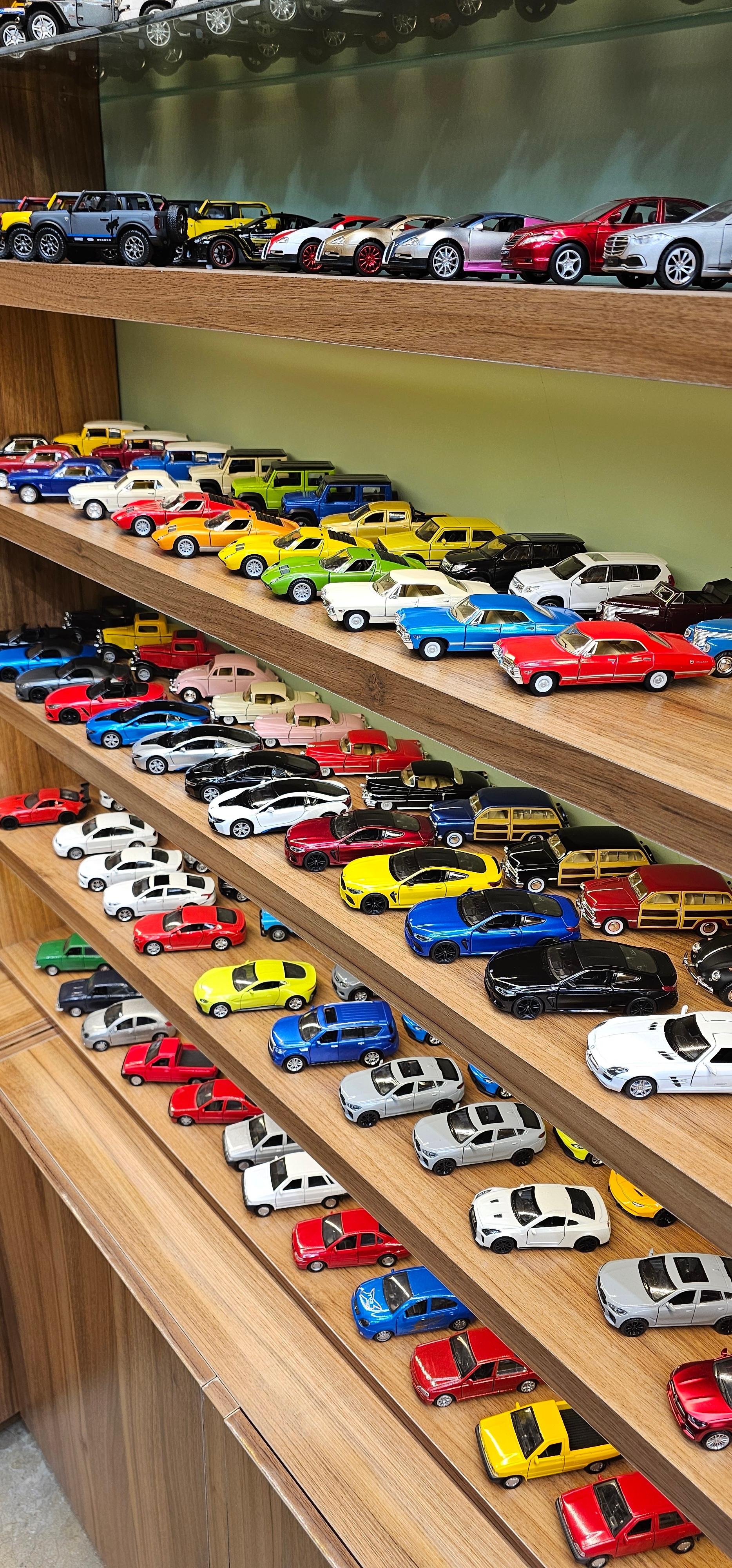 عکس ماشین فلزی اکبری