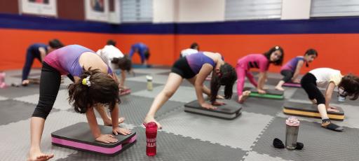 عکس آکادمی ژیمناستیک رها