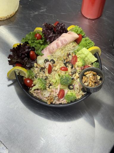 عکس رستوران بزرگ اسپیناس بام 