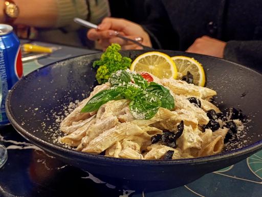 عکس رستوران بزرگ اسپیناس بام 