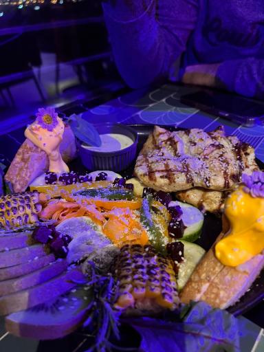 عکس رستوران بزرگ اسپیناس بام 