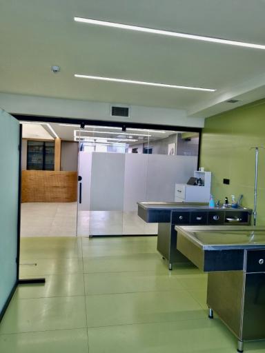 عکس بیمارستان دامپزشکی مهرآفرید