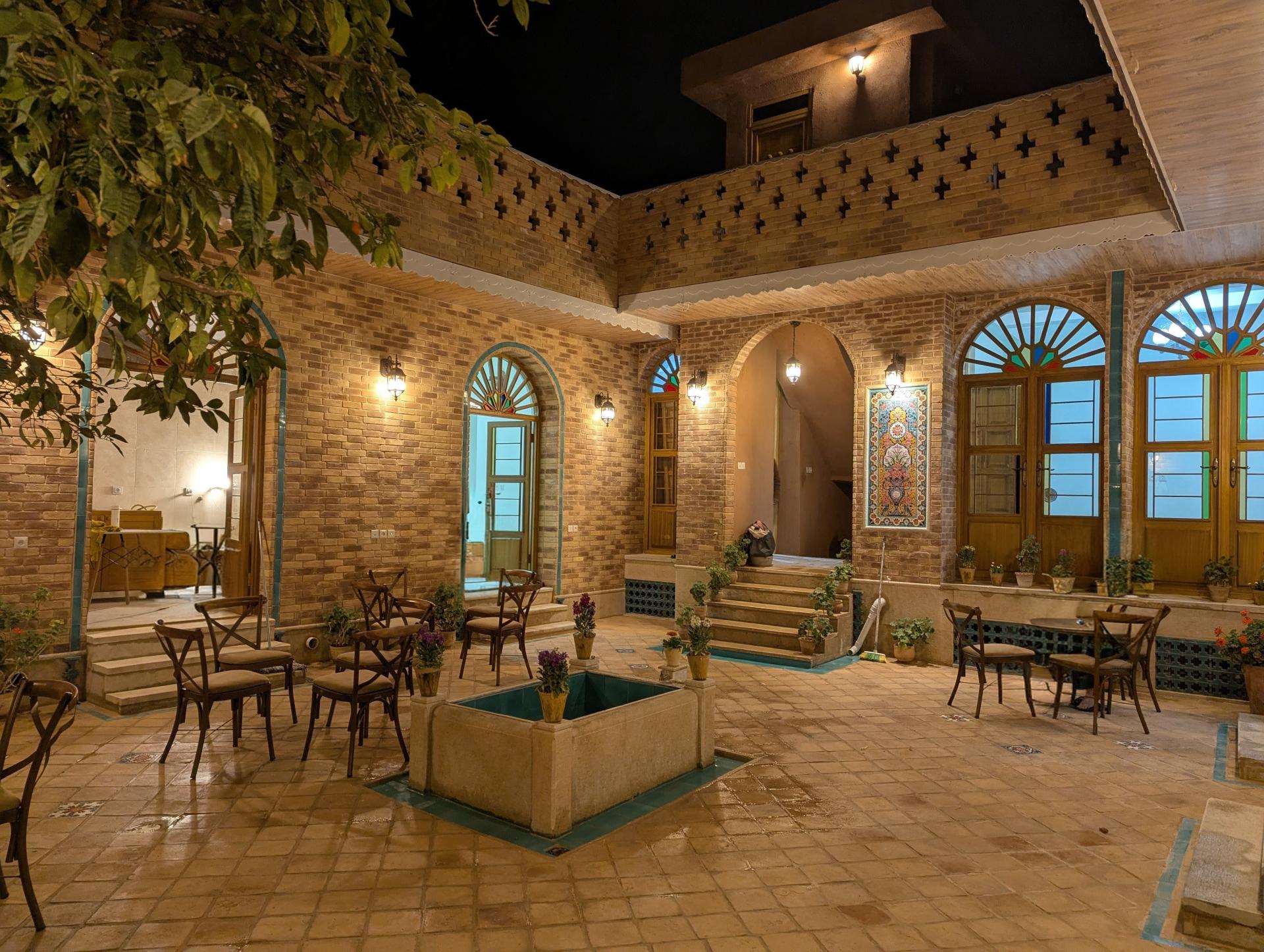 عکس عمارت انگشت دونه